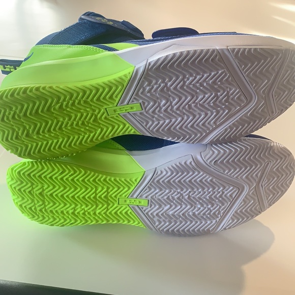 Nike leBron soldier Xlll 13 basketball shoes - Picture 8 of 15